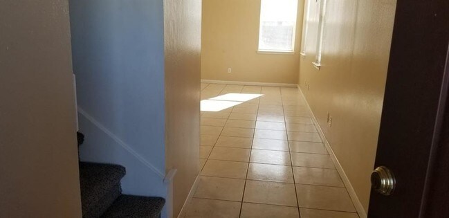Foto del edificio - 15515 Waldron Cir