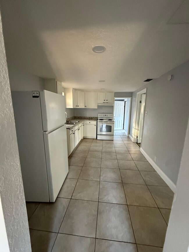 Building Photo - 2267 Calvin St