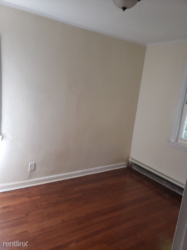 Foto del edificio - 3 br, 1 bath Townhome - 25 1/2 Evergreen Ave