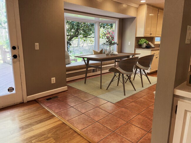 Building Photo - 3717 Ridgelea Dr