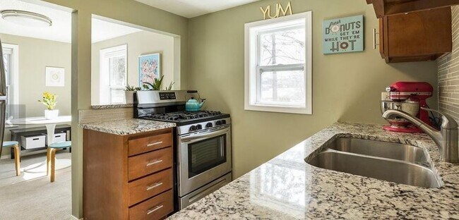 Building Photo - 2926 Louisiana Ave S