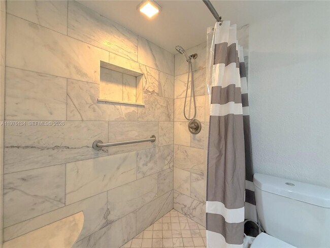 Foto del edificio - 2640 NE 135th St