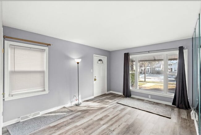Building Photo - 36 166th Pl