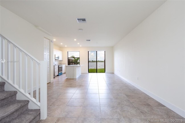 Building Photo - 15857 NW 90TH CT  15857 Miami Lakes FL 33018