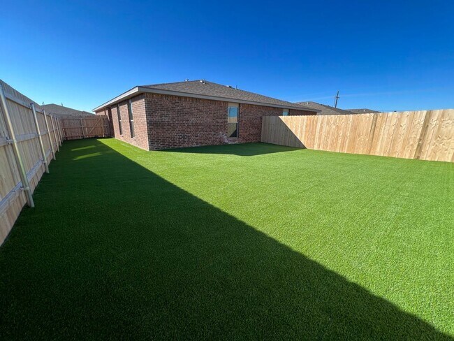 Foto del edificio - 3 Bedroom Townhome In Harvest Wolfforth!