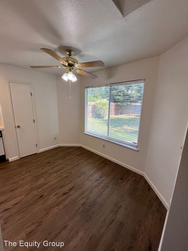 Building Photo - 3 br, 2 bath House - 451 W. Marilyn Street