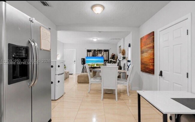 Foto del edificio - 7573 NW 12th Ct