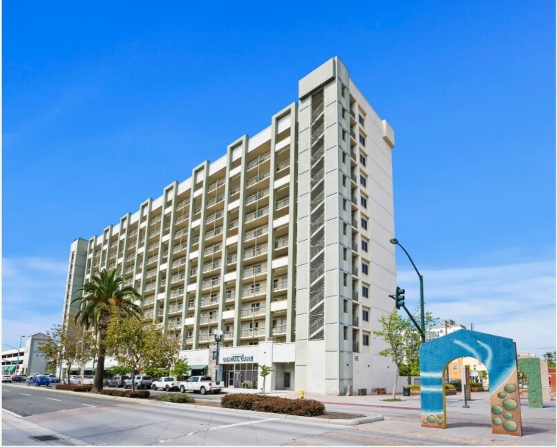 Primary Photo - Bayview Tower Condominiums