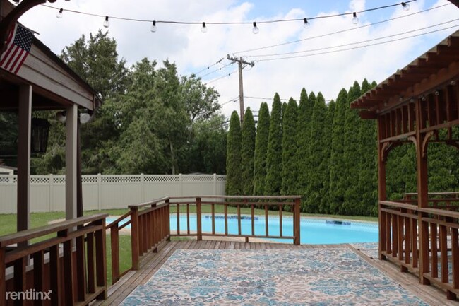 Building Photo - 3 br, 4 bath House - 1102 Stafore Dr