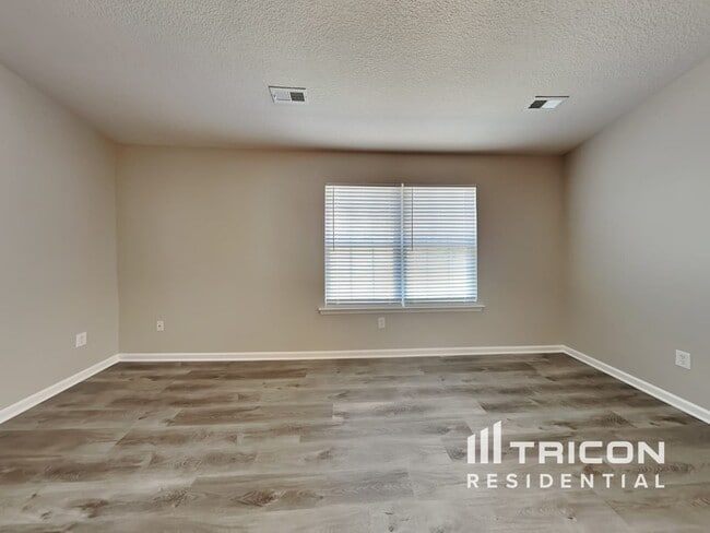 Building Photo - 20 Landing Ln