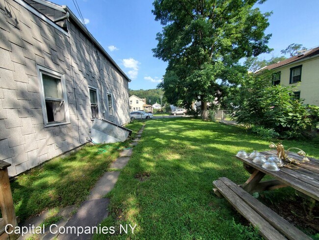Foto del edificio - 4 br, 1.5 bath House - 573 6th Ave