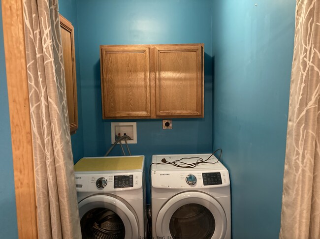 Foto del edificio - APPLY NOW - 721 Ruth St Main