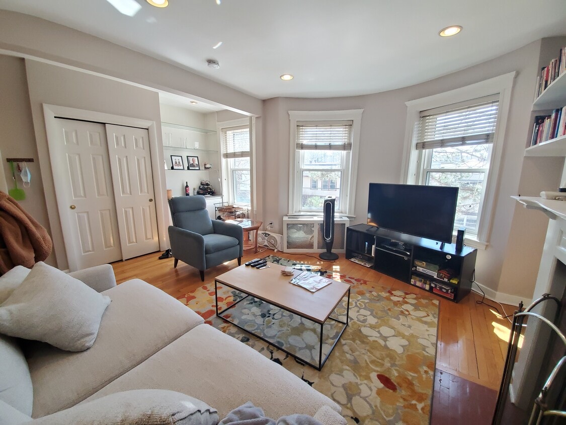 Primary Photo - 299 Tappan St