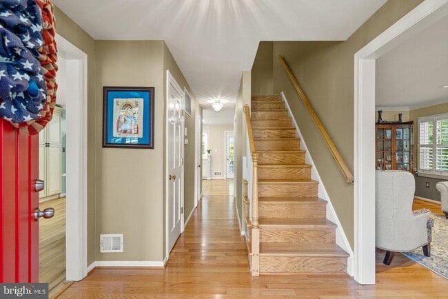 Building Photo - 7421 Beverly Manor Dr