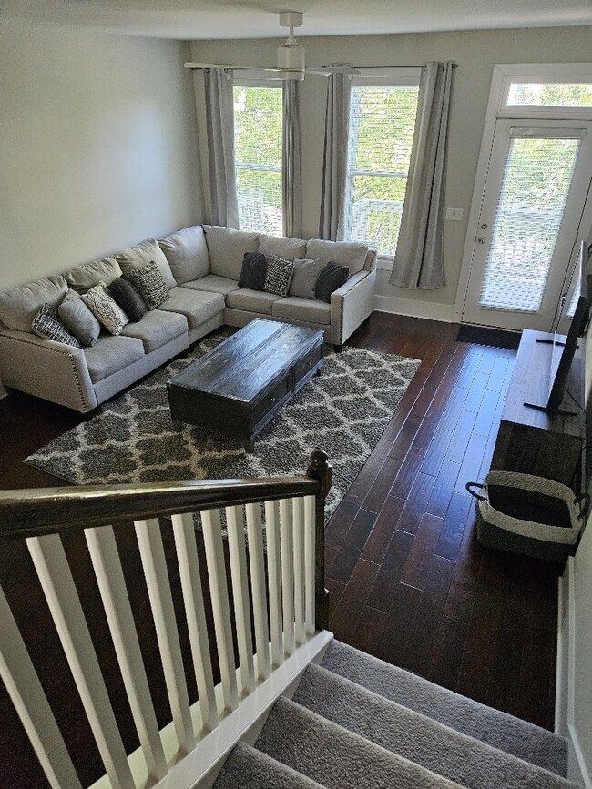 Foto del edificio - Furnished, short-term lease available now ...
