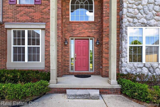 Building Photo - 699 Bay Pointe Dr