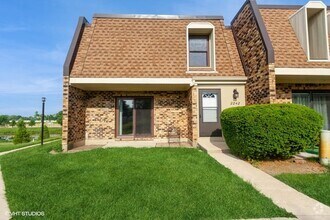 Building Photo - 2242 Country Club Dr