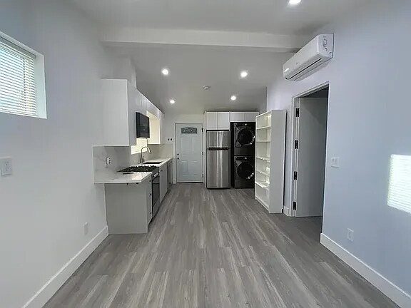 Foto del edificio - 6546 Bobbyboyar Ave