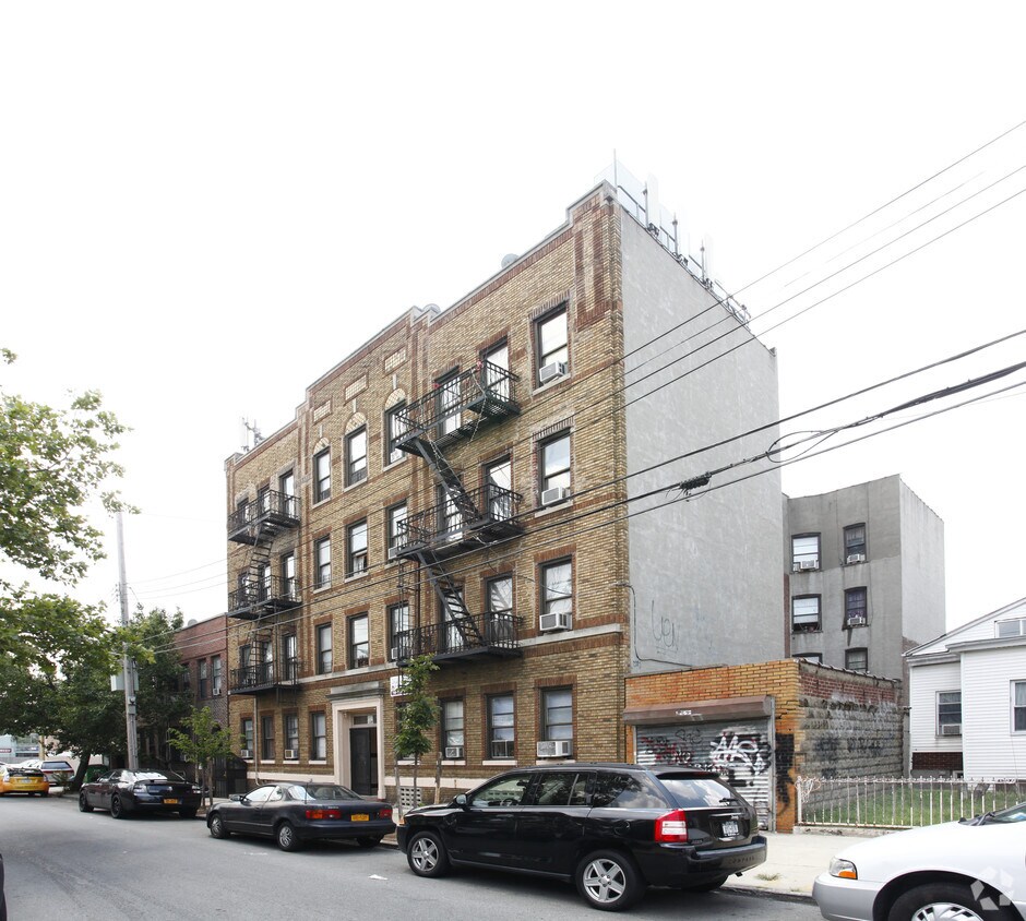 Building Photo - 110 Wyona St