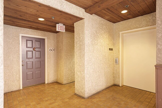 Building Photo - 1230 E Ocean Blvd