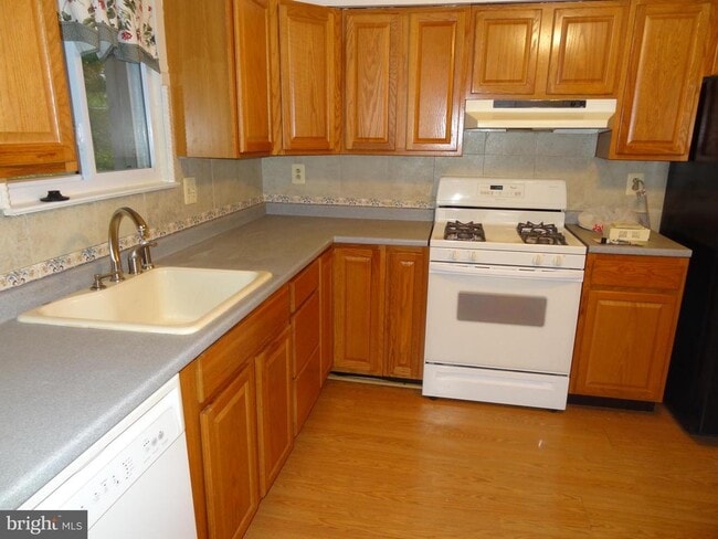 Building Photo - 1365 Rosanna Dr