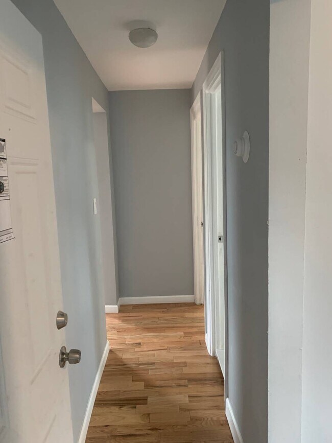 Foto del edificio - 183 E Mosholu Pkwy N