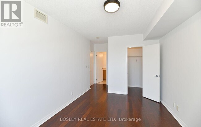 Building Photo - 38 Fontenay Ct