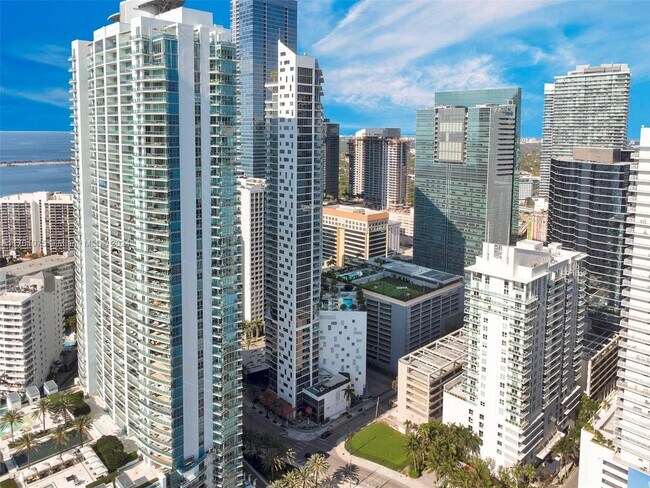 Foto del edificio - 1300 Brickell Bay Dr