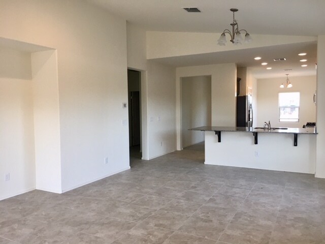 Foto del edificio - 2465 E Flintlock Dr