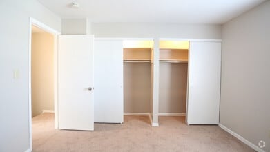 Bedroom - Williamsburg Square