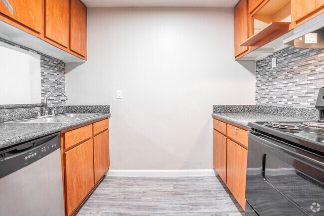 2 habitaciones, 1 baño, 800 pies cuadrados, cocina - Encanto Apartments