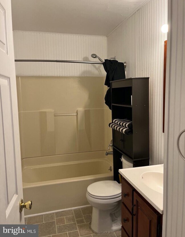 Foto del edificio - 2590 Hallowing Point Rd