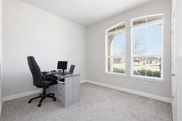 Building Photo - 2001 Oleander St