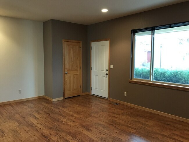 Building Photo - Amazing 4 bed, 3.5 bath in Rigden Farm