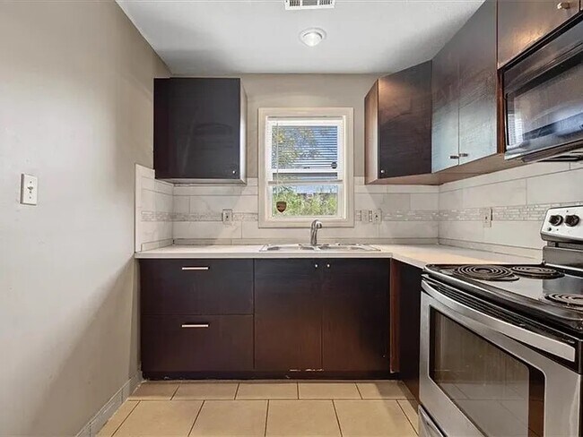 Foto del edificio - 8037 Wabash Ave