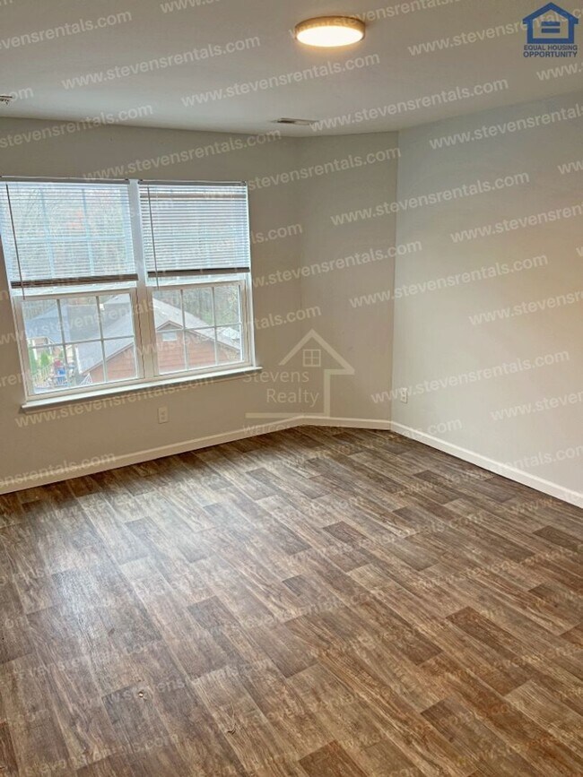 Foto del edificio - 8752 Millard Lee Ln