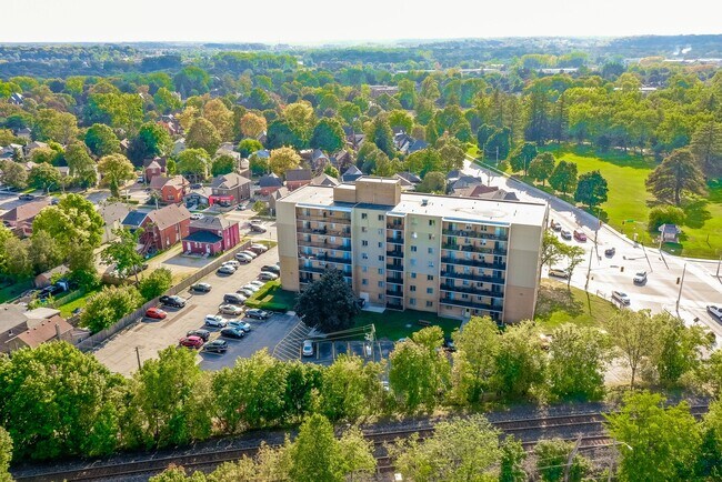 Photo du bâtiment - Brant Manor Residences