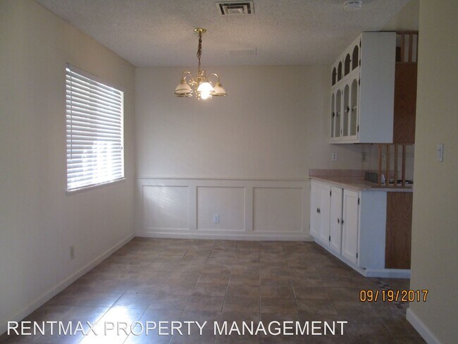 Foto del edificio - 3 br, 2 bath House - 2132 JEANNE DR