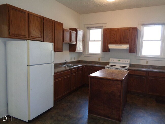 Building Photo - 3 br, 1 bath House - 2736 S. 8th