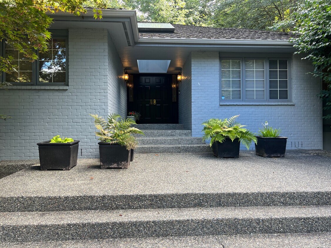 Foto principal - 3bd/2.5ba Bellevue Home
