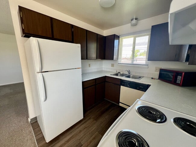 Building Photo - Two Bedroom with Garage Ready Now