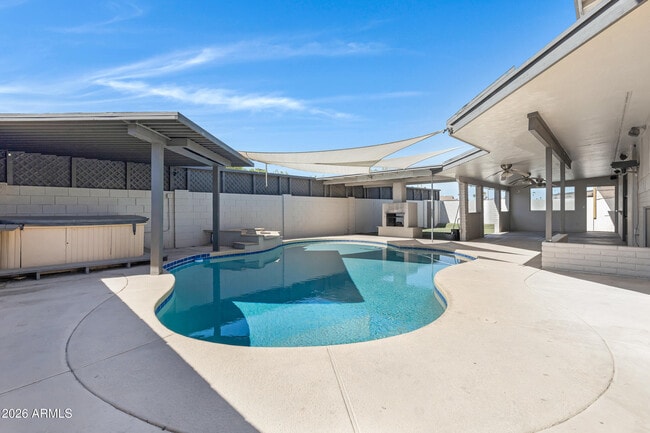 Building Photo - 1627 E Fremont Dr