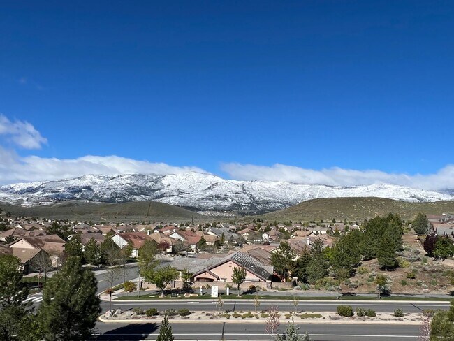 Building Photo - Somersett with Great Views