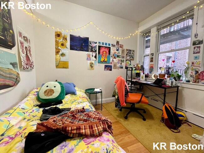Building Photo - 84 Fenway
