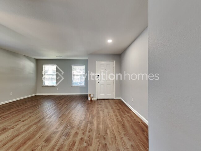 Building Photo - 5004 Meridian Ln