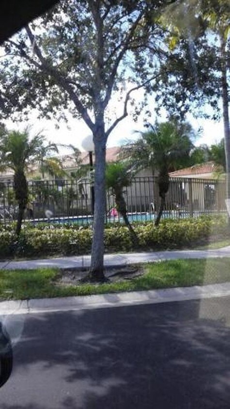 Building Photo - 1480 Lake Crystal Dr