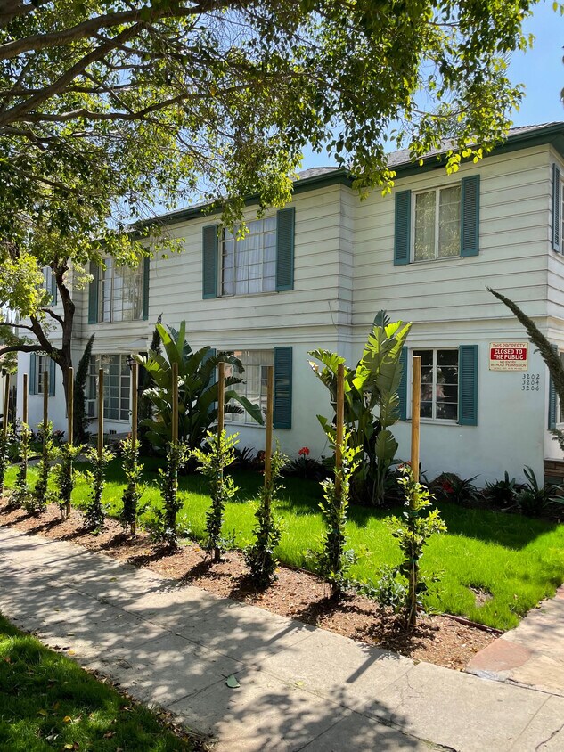 Primary Photo - 3204 Rowena Ave