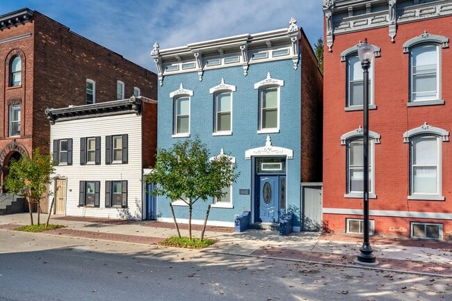 Building Photo - 323 2nd St