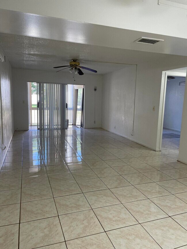 Foto del edificio - 628 NW 13th St