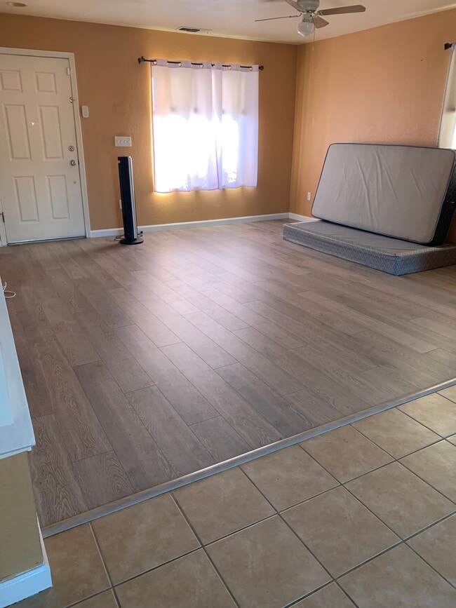 Área de estar - 965 Weeping Willow Ct